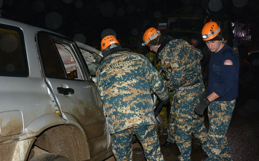 Ermənistanda rus hərbçilər qəzaya düşdü, ölən və yaralılar var