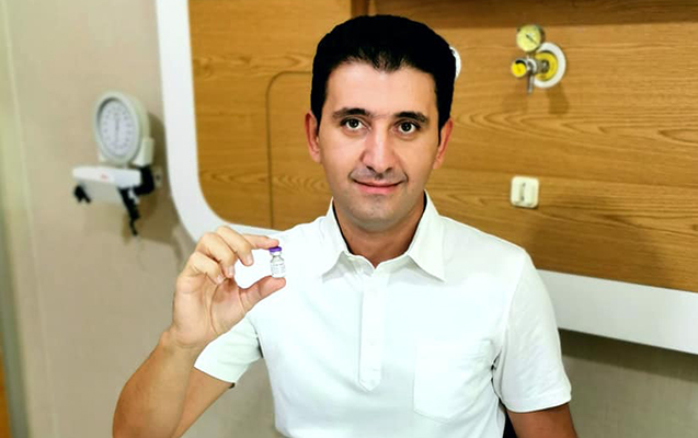 Millət vəkili üçüncü doza vaksin vurdurdu - FOTO