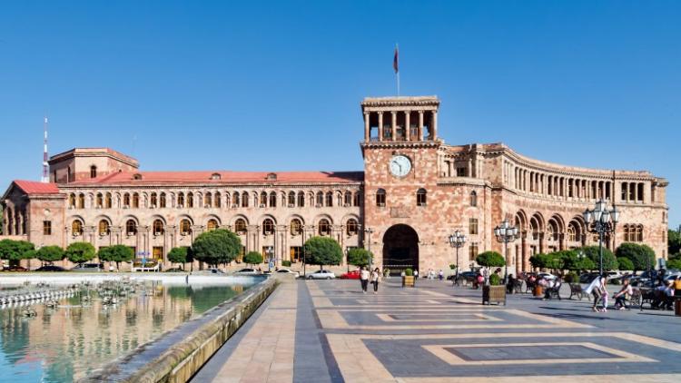 İrəvan Bakı qarşısında geri çəkilir – Ermənistan üçtərəfli danışıqlara qayıtmağa məcbur oldu