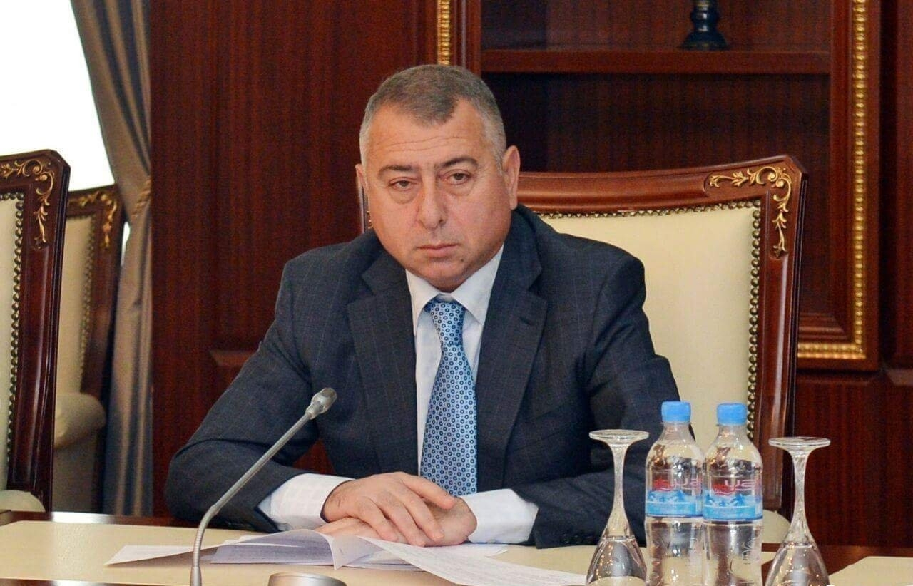 Sabiq deputat məhkəmədə qardaşına “şərəfsiz” dedi – Təfərrüat
