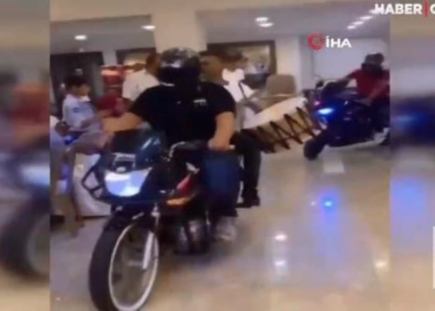 Tükiyədə toy zalına motosikllərlə daxil oldular – VİDEO