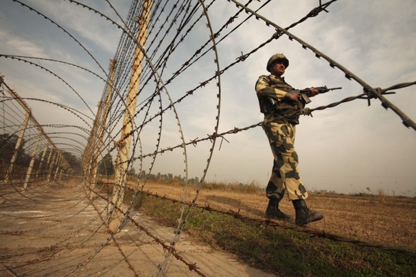 Pakistan əsgərləri sərhəddə əfqanlara atəş açdı - Ölənlər var