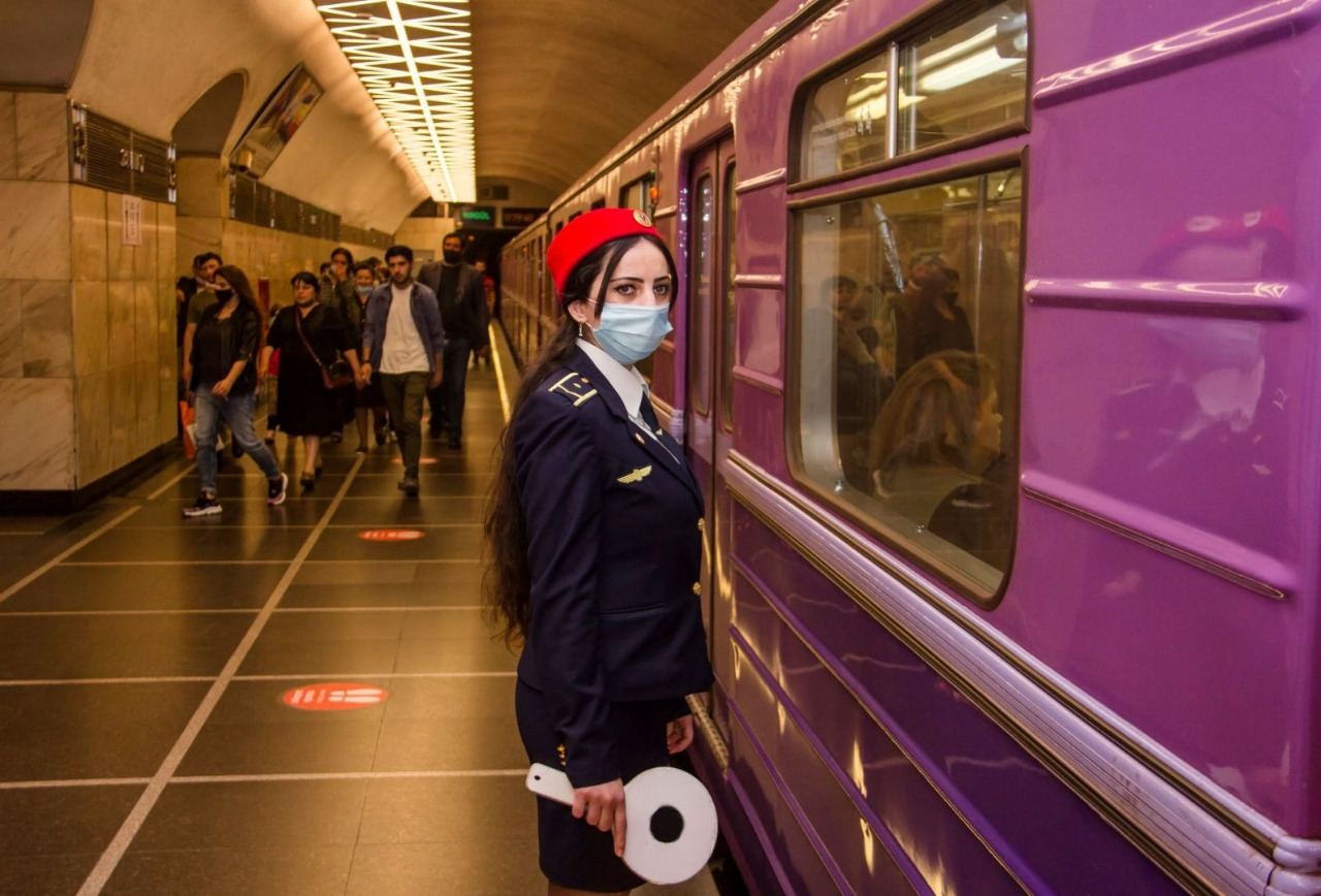 Bakı metrosunda qatarda problem yarandı, sərnişinlər təxliyyə edildi