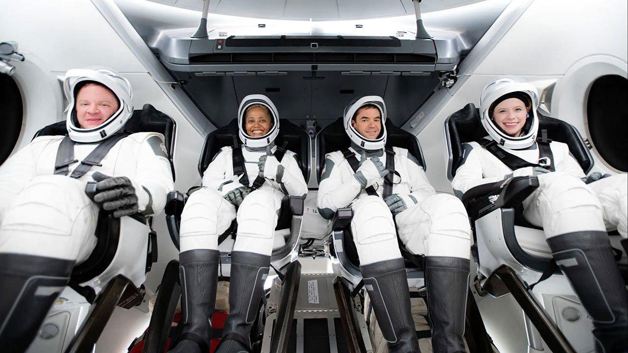 “SpaceX”in ilk kosmik turistləri səfərə çıxdılar: Yerin ətrafını 3 gün dolaşacaqlar