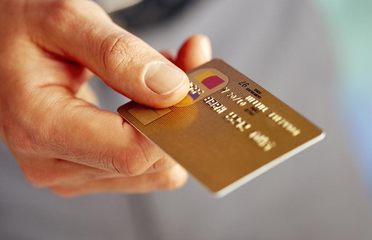 Əhali kreditləri plastik kartlarla almağa üstünlük verir