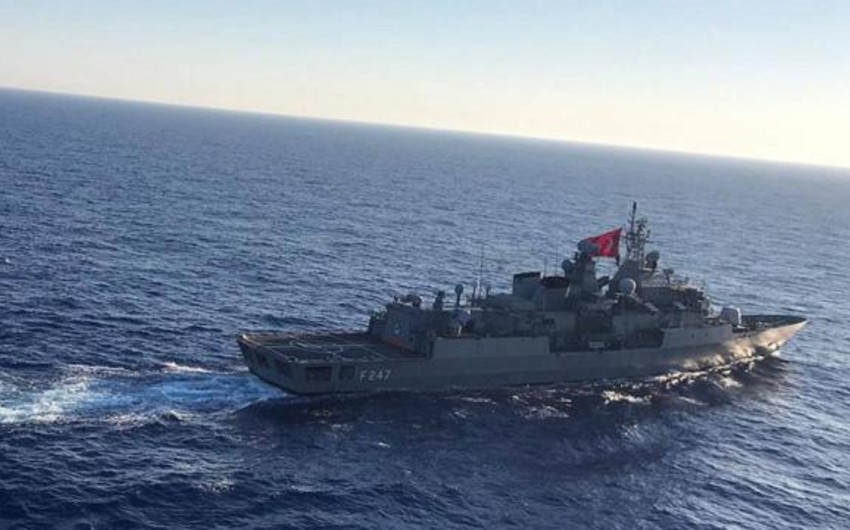 Türkiyə hərbçiləri Yunanıstan gəmisini ərazi sularından çıxardı