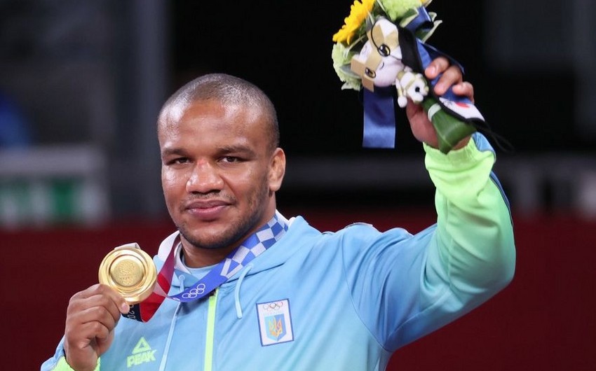 Ukraynalı deputat olimpiadada qazandığı medalı satışa çıxardı