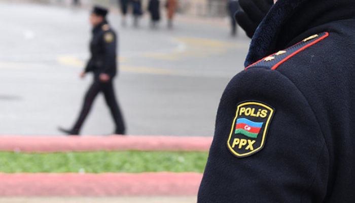 Azərbaycanda polis əməkdaşı BIÇAQLANDI