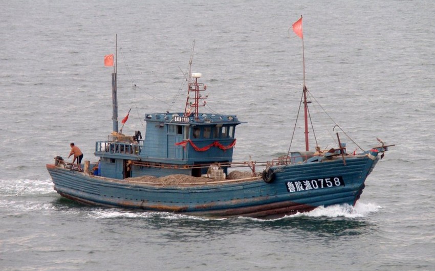 Çində balıqçı gəmisi batdı, itkin düşənlər var