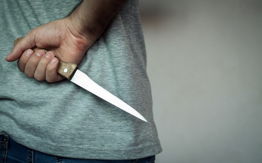 Bakıda 37 yaşlı kişi qayınatasının evində döyülərək bıçaqlandı