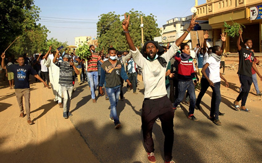 Sudanda fövqəladə vəziyyət elan edildi