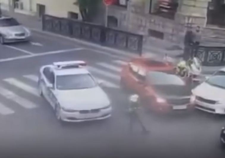 Sərxoş sürücü yol polisini vurub qaçdı - ANBAAN VİDEO