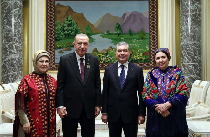 Türkmənistan prezidentinin xanımının ilk dəfə görüntüsü yayıldı - FOTO
