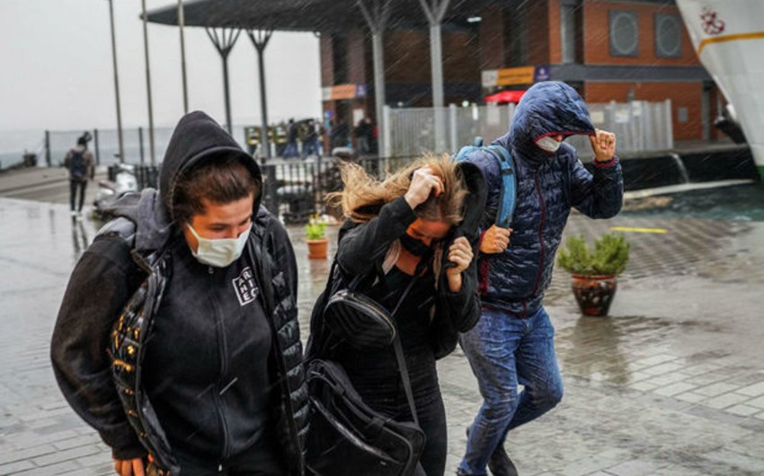 Türkiyədə fırtına zamanı 63 nəfər yaralandı, 5 nəfər öldü