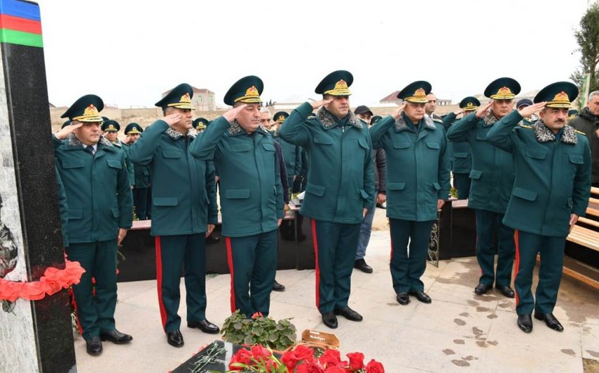 DSX rəisi helikopter qəzasında həlak olan hərbçilərin məzarlarını ziyarət edib