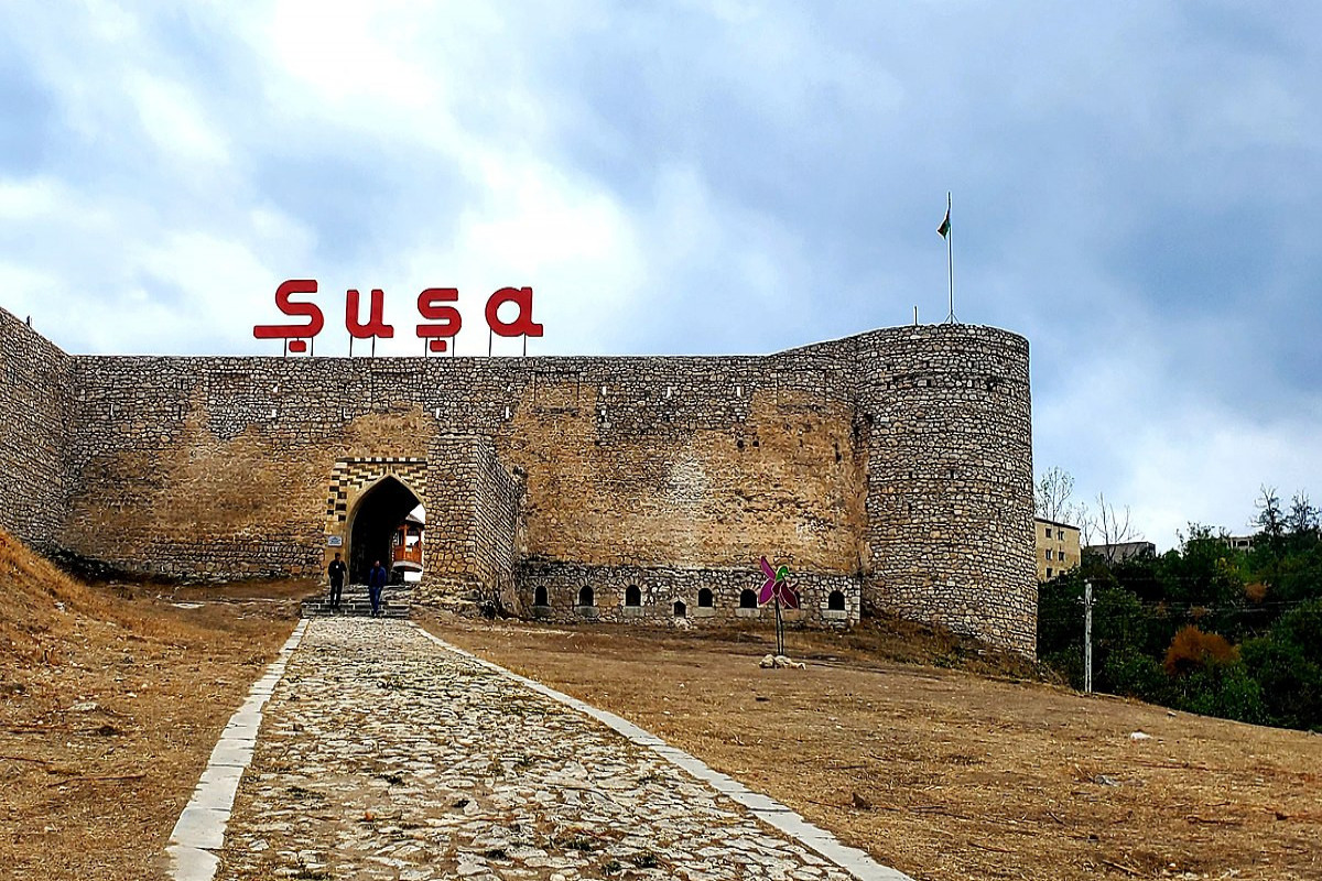 Şuşada yeni məktəbin tikintisinə başlanıldı