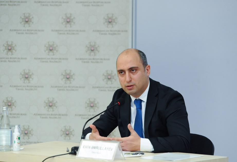 Nazir müəllimlərin iş saatının bölünməsi ilə bağlı problemdən DANIŞDI
