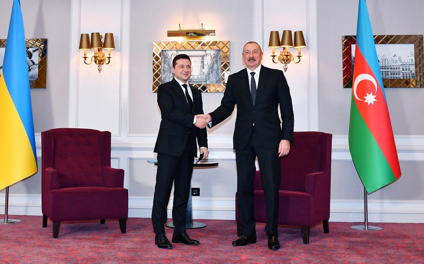 Zelenski İlham Əliyevə zəng etdi