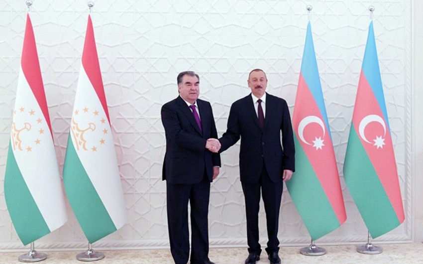 Emoməli Rəhmon İlham Əliyevə zəng etdi