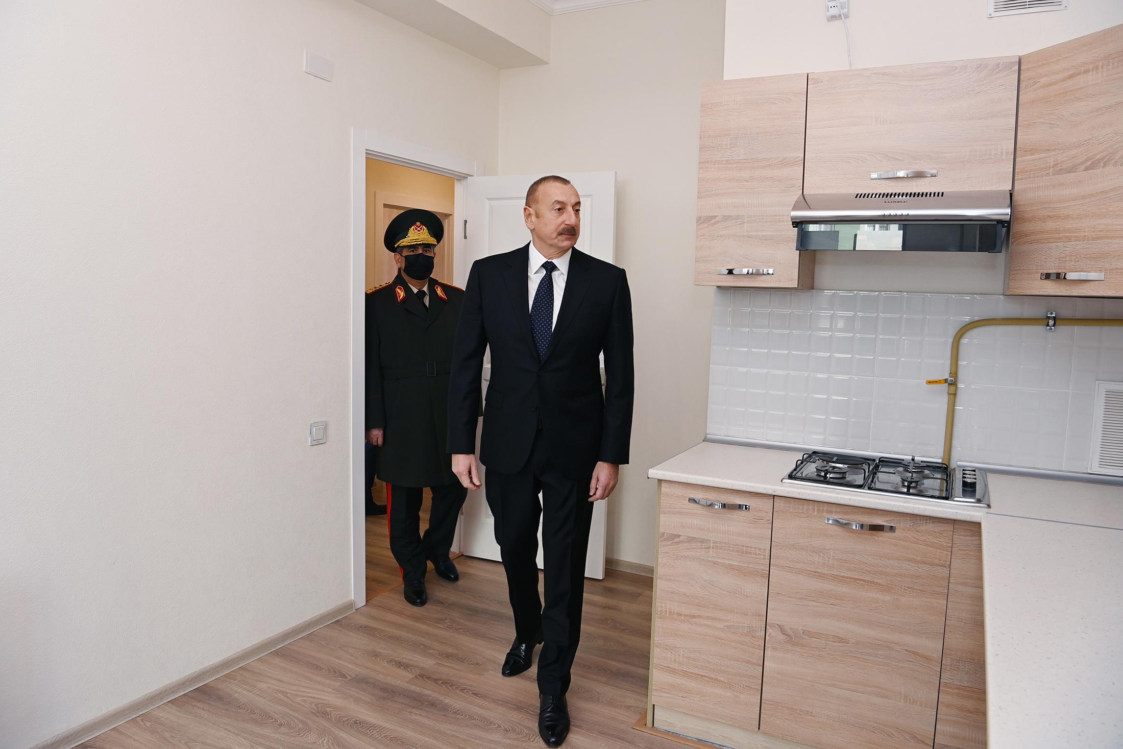 Prezident şəhid ailələri və hərbçilər üçün nəzərdə tutulmuş mənzillərlə tanış oldu - FOTO