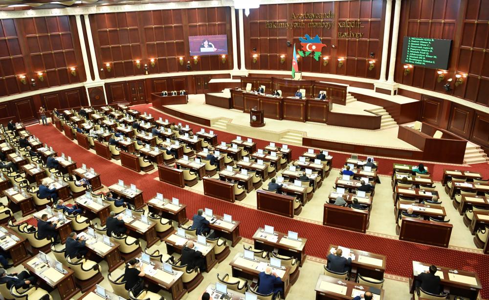 “Axı siz kimsiniz ki…” – Milli Məclisdə gərgin anlar yaşandı