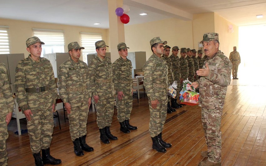 Komandan Quru Qoşunlarına ayıq-sayıqlığın artırılması ilə bağlı tapşırıqlar verdi