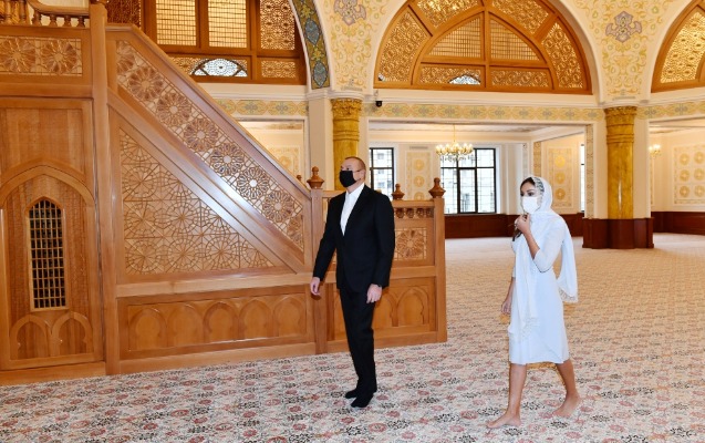 Prezidentlə xanımı “Fatimeyi Zəhra” məscidində - FOTOLAR