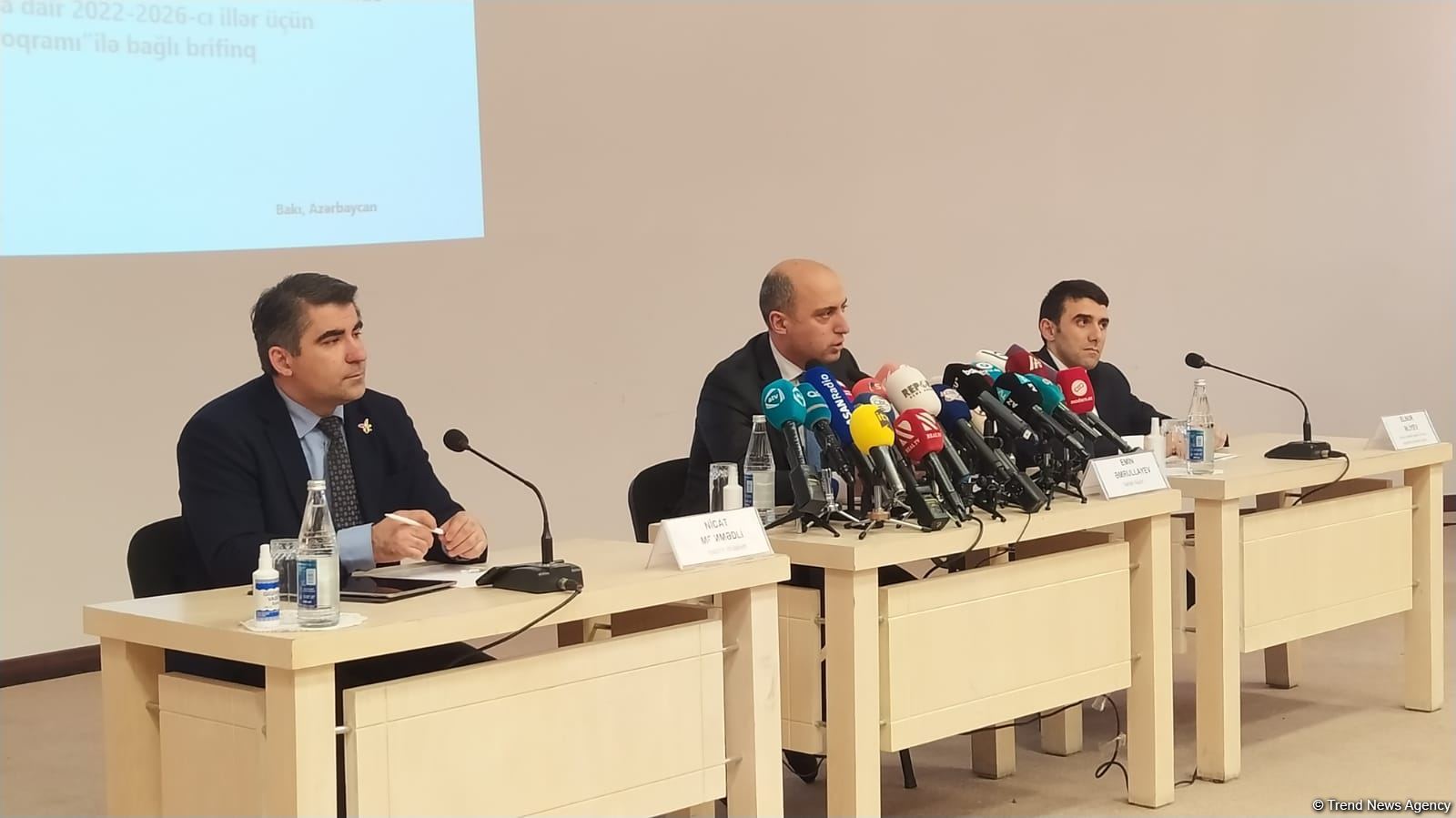Təhsil naziri brifinq keçirir - CANLI