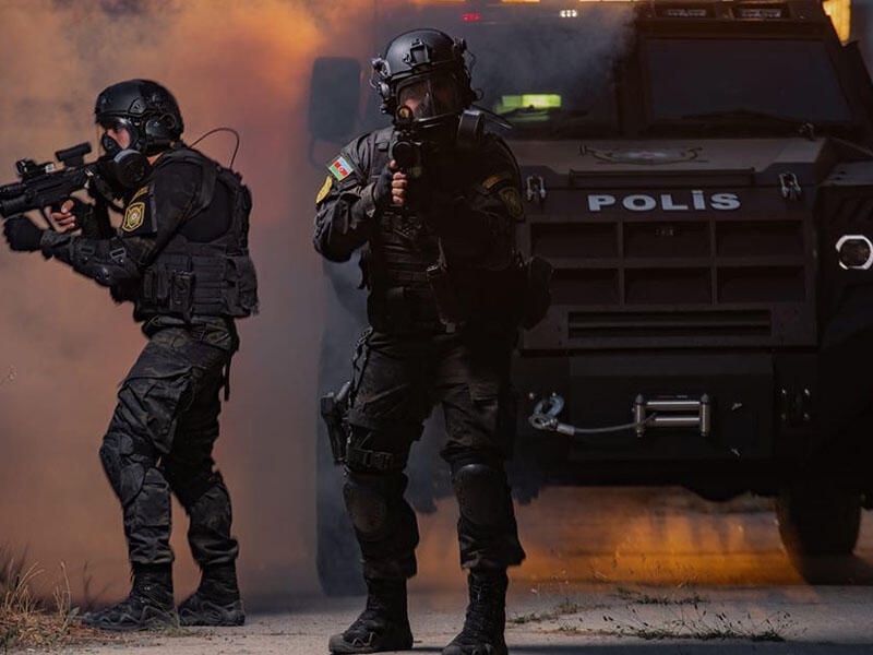 Bakı polisindən əməliyyat: Narkotacirlər ələ keçdi - VİDEO