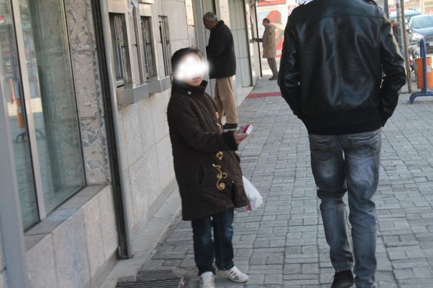 Küçədə “salfetka” satan 14 yaşlı qız itkin düşdü