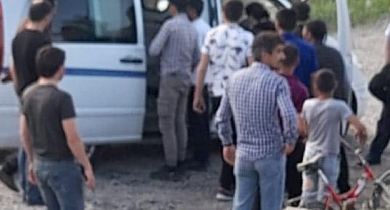 Azərbaycanda qadına narkotik çəkdirib zibilliyə atdılar - VİDEO