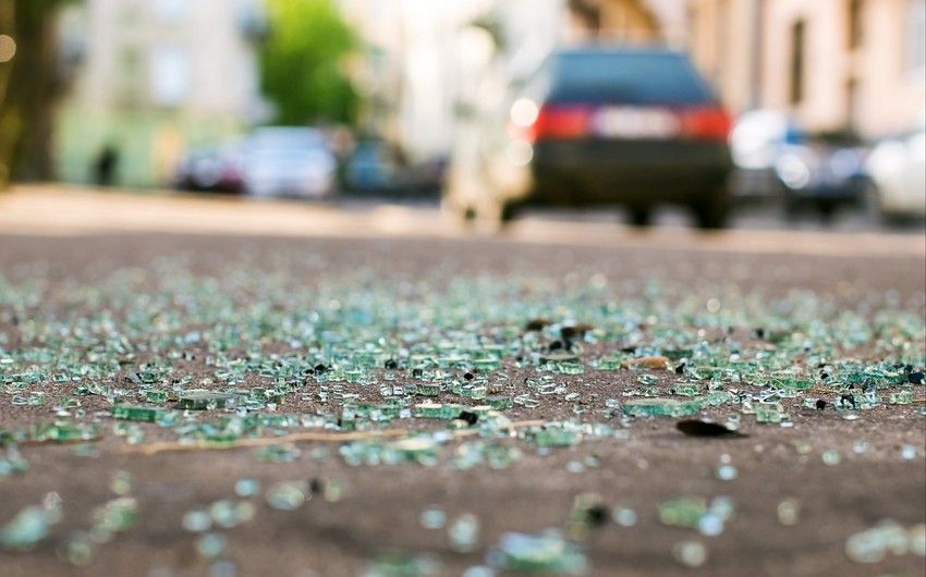 Bakıda marşrut avtobusu ağır qəza törətdi: Xəsarət alanlar var