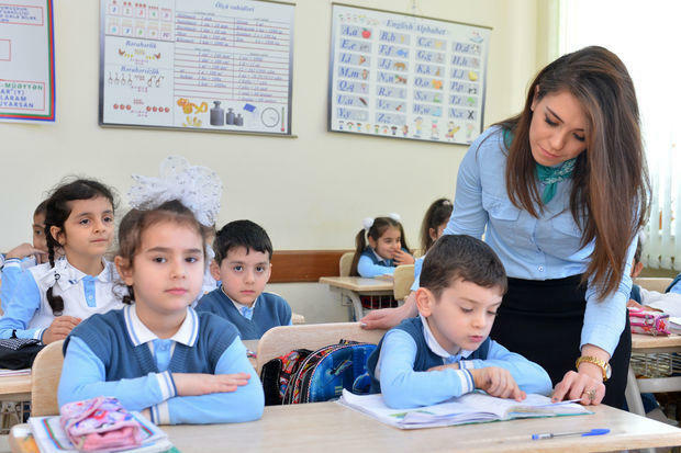 Bakı məktəblərində çalışan müəllimlərin orta aylıq maaşı AÇIQLANDI