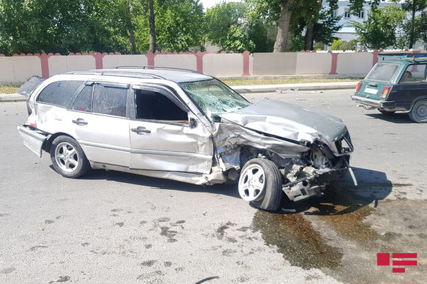 Göyçayda iki avtomobil toqquşub, xəsarət alanlar var – FOTO