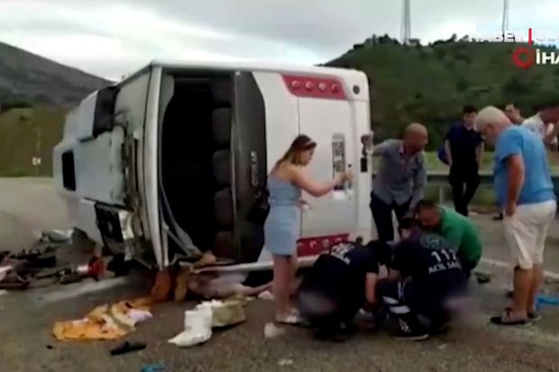 Antalyada turist avtobusu aşdı: Ölən və yaralananlar var – VİDEO