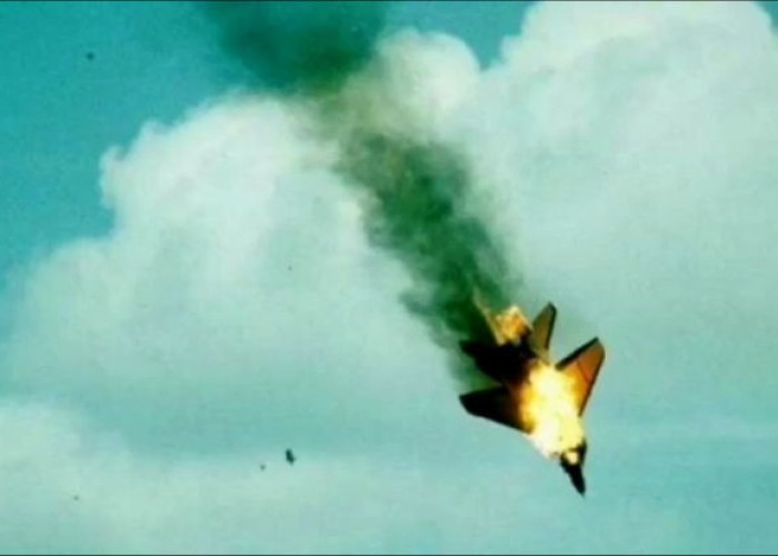Donbası bombalayan Rusiya qırıcısı qəzaya düşdü