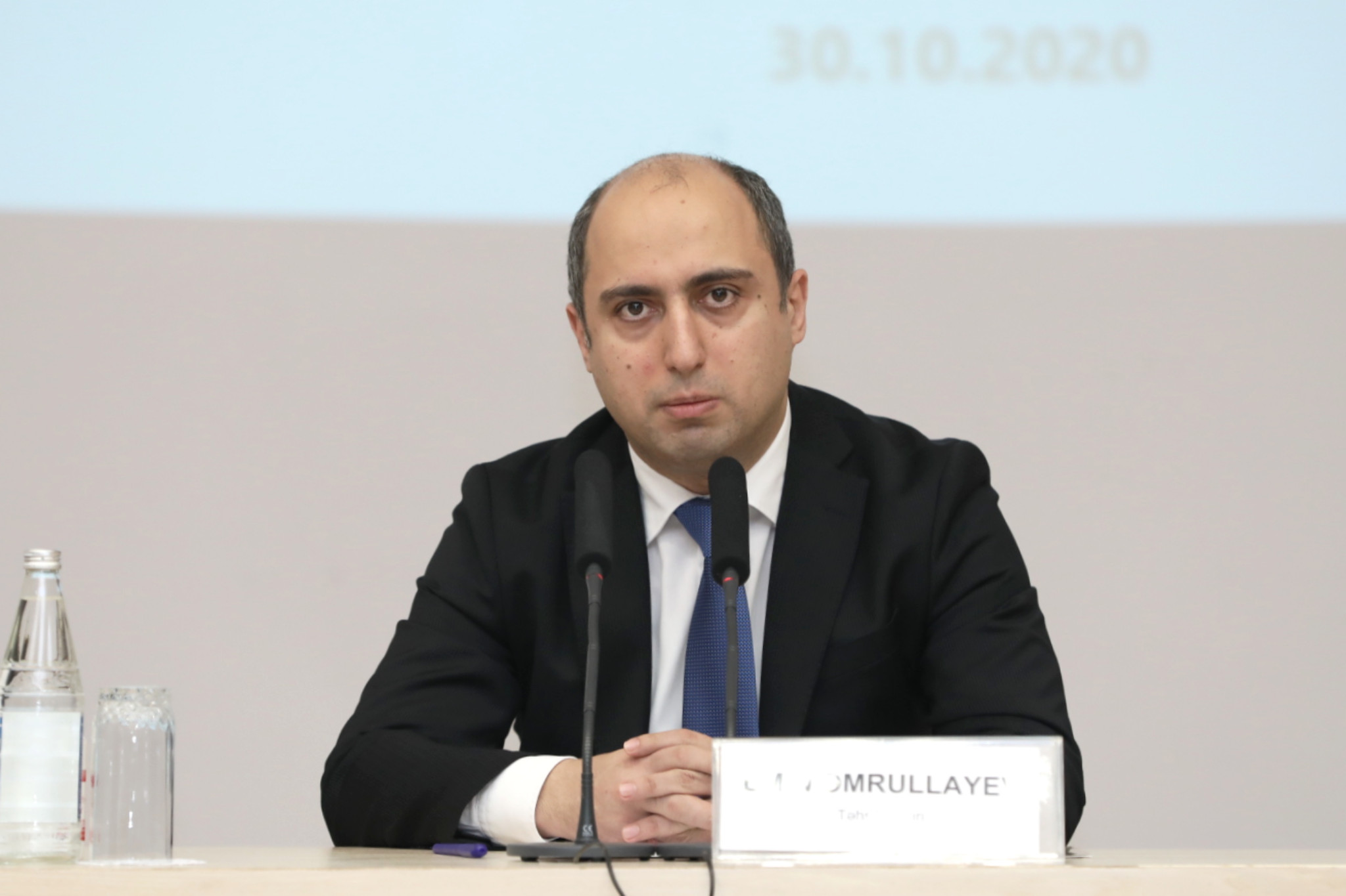 “Bəzi müəllimlərin direktor olmasını istəmirik” - Emin Əmrullayev