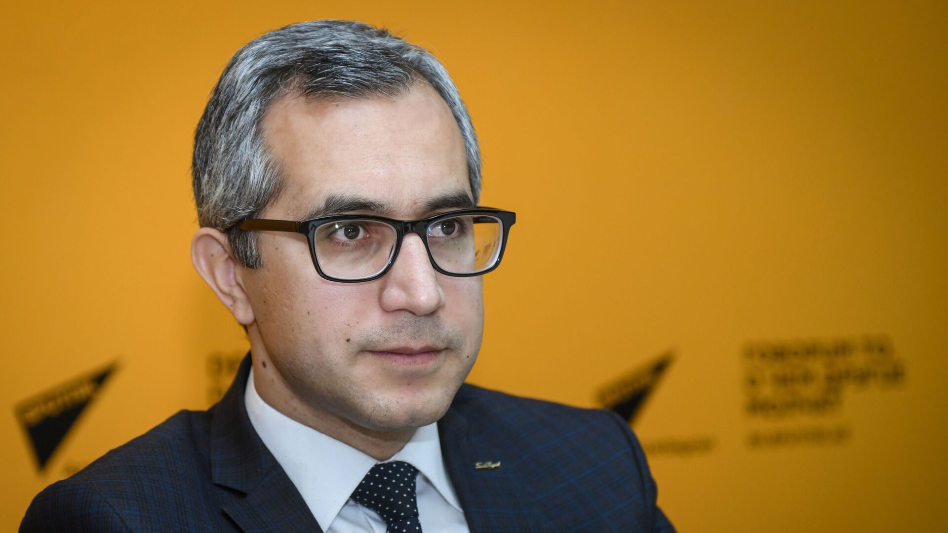 Təhsil ekspertinin boşanmış qadınlarla bağlı açıqlaması səs-küy yaratdı - FOTOLAR