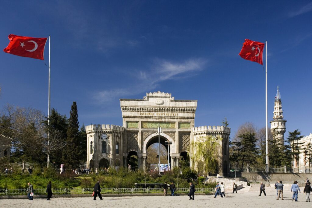 Türkiyədə universitet məzunlarının 71 faizi iş tapır