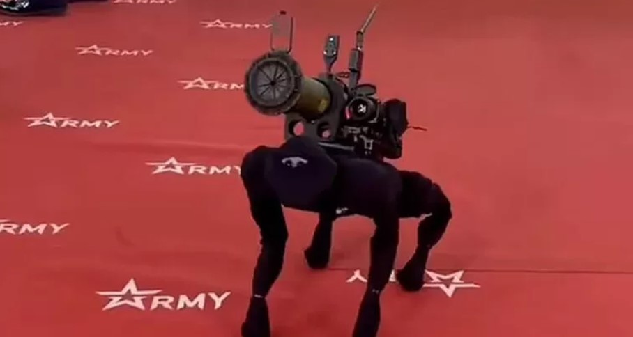 Rusiyanın gündəm olan YENİ SİLAHI: Tank əleyhinə raket daşıyan robot it - FOTO