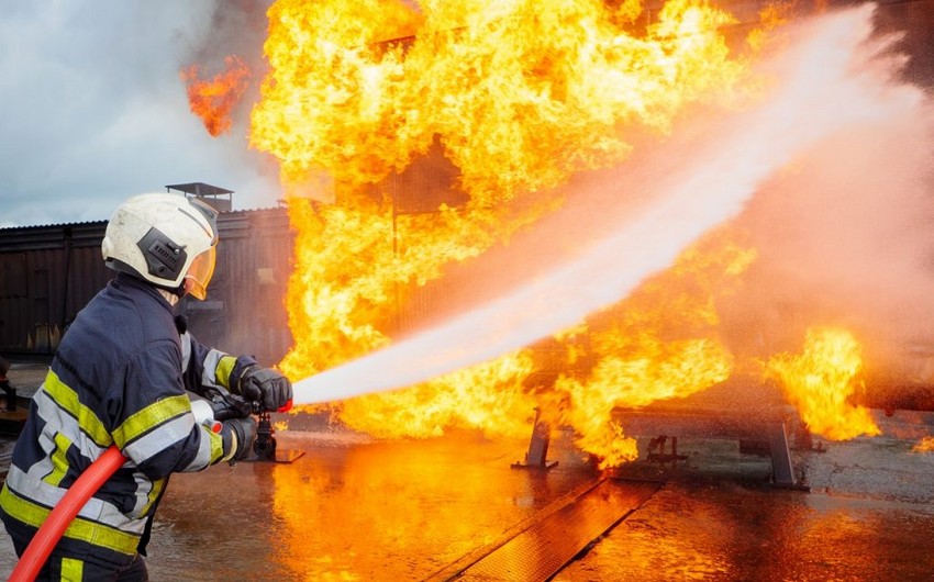 Bakıda fərdi yaşayış evində yanğın başladı