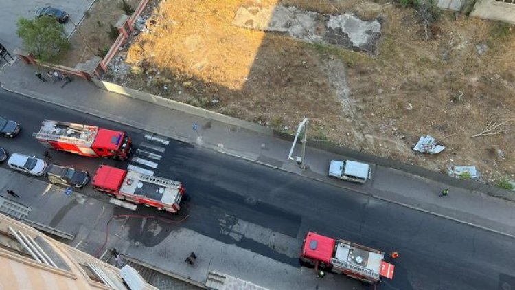Bakıda çoxmərtəbəli yaşayış binasında yanğın başladı - Video