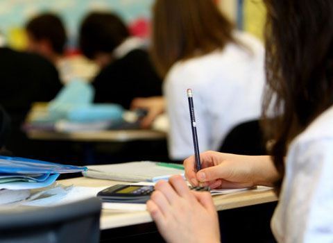 “Dərsliklər məktəblərə gəlib çatmayıb” – Yeni tədris ilinə hazırıqmı?