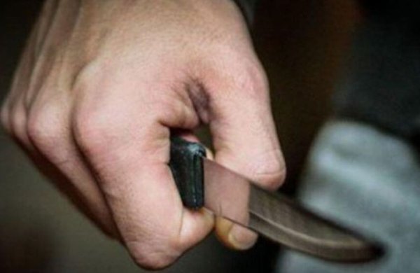 51 yaşlı qadın bıçaqlandı
