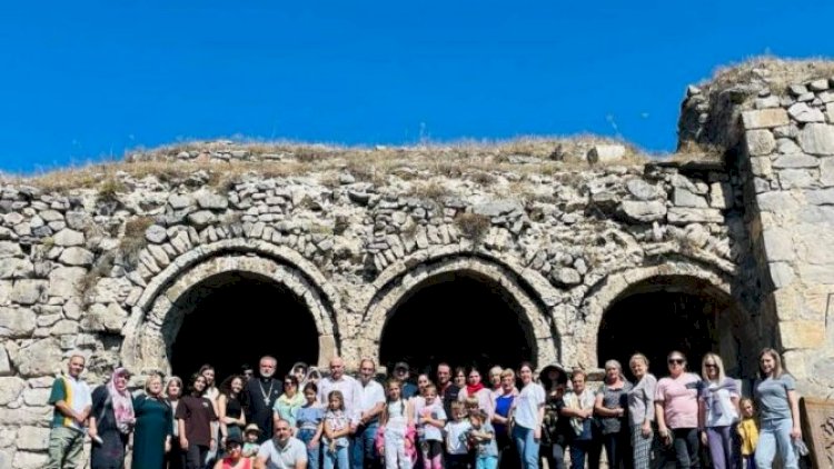 Qarabağdakı ruslar erməni keşişlərlə birgə Kəlbəcərin kəndində... - Fotolar