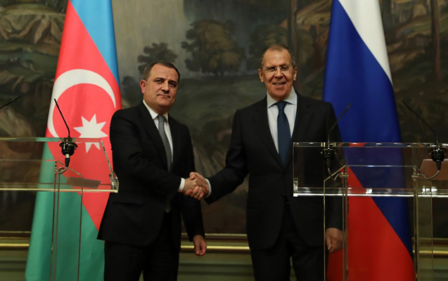 Bayramov Lavrovla üçtərəfli bəyanatların icrasını müzakirə etdi
