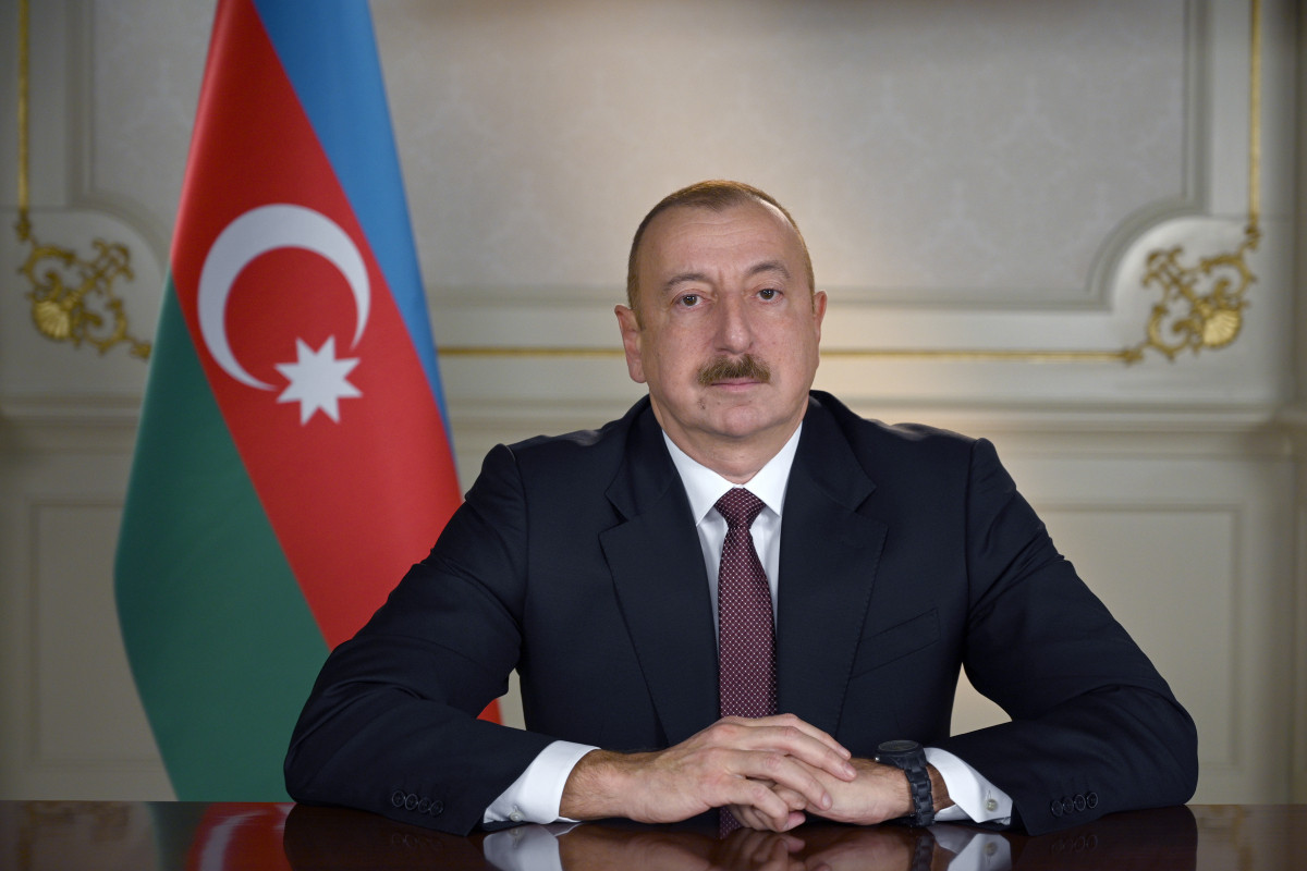 İlham Əliyev naməlum əsgərin məzarını ziyarət etdi