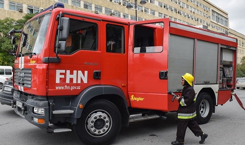 Bakıda yaşayış binasında baş verən yanğın söndürüldü