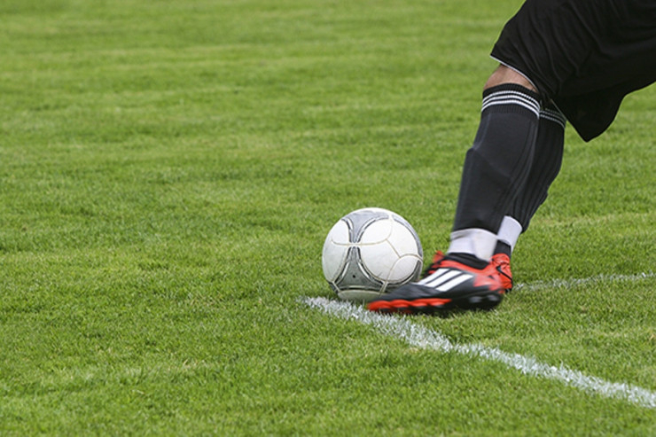 Bakıda kişi futbol oynayarkən öldü