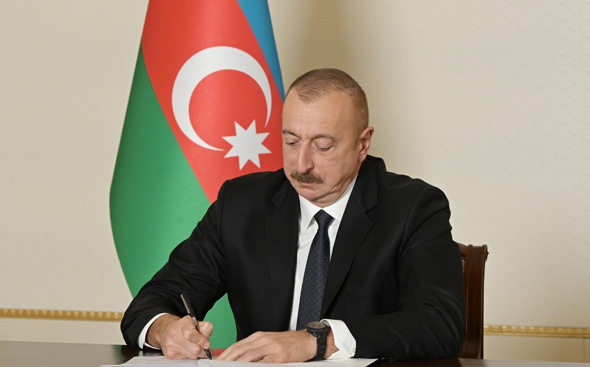 Prezident bu şəxslərə “Əməkdar müəllim” fəxri adı verdi - SİYAHI